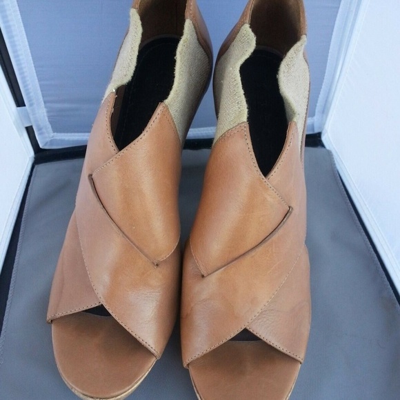 Theory Tan Leather Platform Chunky Heels Booties OPEN TOE shoes 9 - Picture 2 of 6